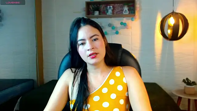 rosaleia  online show from 05-26-26, 03:59