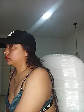 wet naughty girl online show from 04-14-26, 06:57