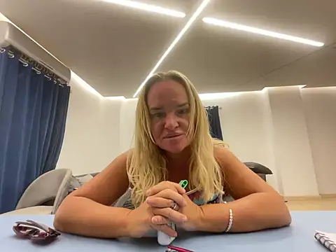 Snapshot of parisheliton chatting on 04-14-26, 05:45 parisheliton online show from 04-14-26, 05:45