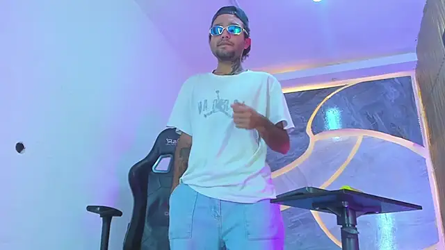 Josh Hot Sex online show from 04-14-26, 11:26