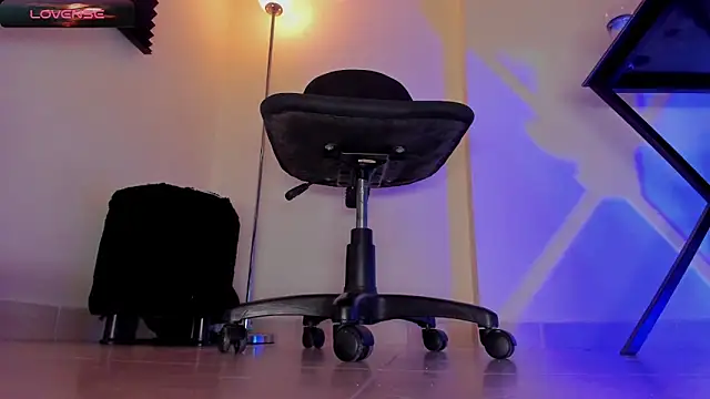 Pandora fosterr online show from 04-17-26, 02:58