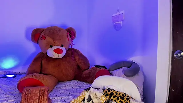 nikolle mistrreHots online show from 07-06-26, 01:23