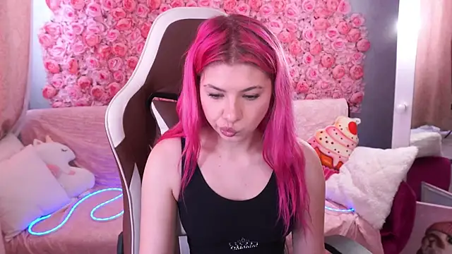PinkyTrix online show from 05-19-26, 12:34