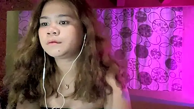 Snapshot of ElodiaSebourn chatting on 04-13-26, 01:59 ElodiaSebourn online show from 04-13-26, 01:59