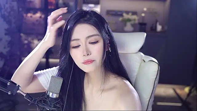 Seraphinei online show from 05-18-26, 01:05