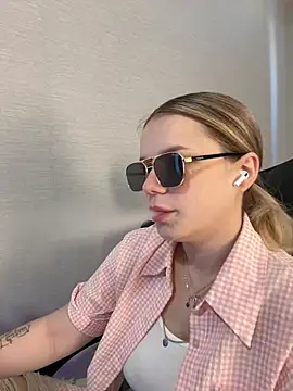 Snapshot of KimEvanss chatting on 06-27-26, 05:13 KimEvanss online show from 06-27-26, 05:13
