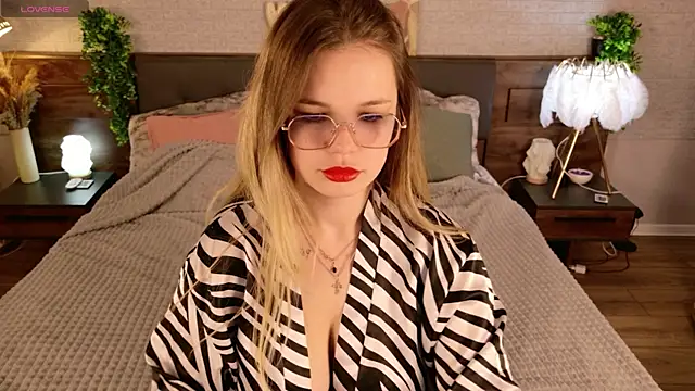 KimEvanss online show from 05-02-26, 05:23