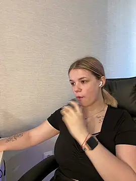 Snapshot of KimEvanss chatting on 07-04-26, 05:03 KimEvanss online show from 07-04-26, 05:03
