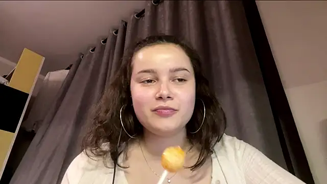 Snapshot of LonnaVandal chatting on 04-16-26, 09:39 LonnaVandal online show from 04-16-26, 09:39