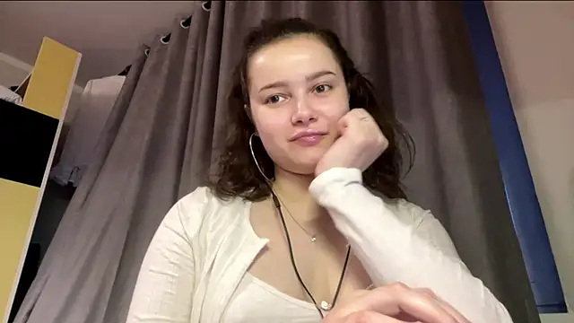Snapshot of LonnaVandal chatting on 04-16-26, 05:47 LonnaVandal online show from 04-16-26, 05:47