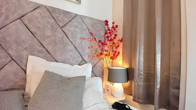 shaliny  online show from 04-16-26, 09:39