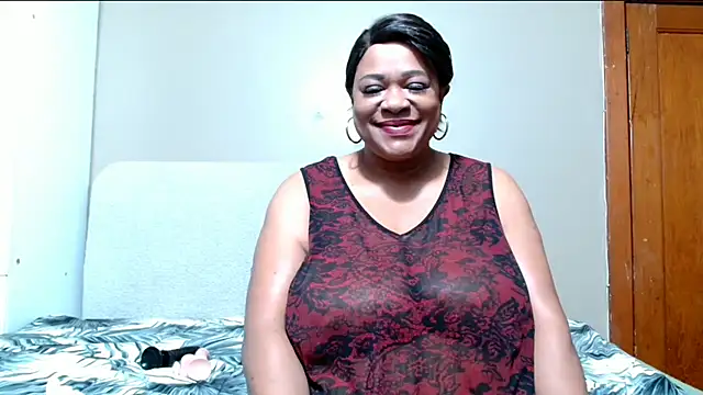 Snapshot of BUSTYQUEEN56_ chatting on 07-10-26, 08:47 BUSTYQUEEN56 online show from 07-10-26, 08:47