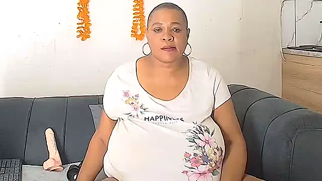 BUSTYQUEEN56  online show from 04-24-26, 06:59