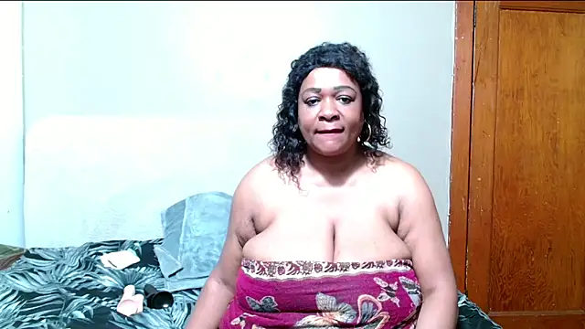 Snapshot of BUSTYQUEEN56_ chatting on 07-14-26, 11:05 BUSTYQUEEN56 online show from 07-14-26, 11:05
