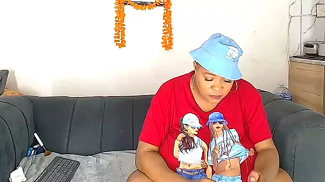 BUSTYQUEEN56  online show from 04-18-26, 11:01