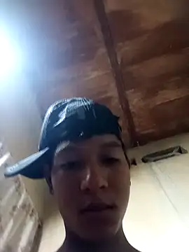 Esneider boy online show from 04-13-26, 04:27