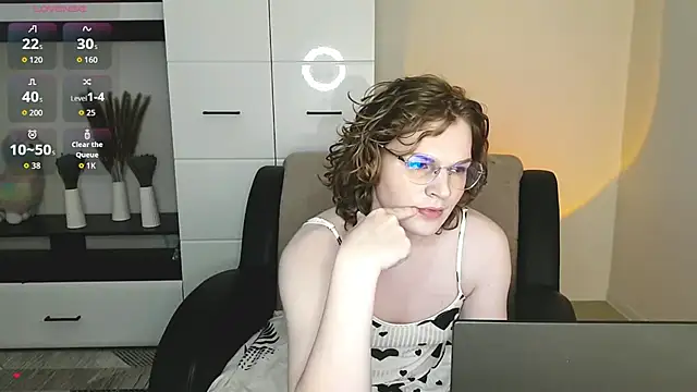 Snapshot of SallySweet_ chatting on 07-08-26, 08:04 SallySweet online show from 07-08-26, 08:04