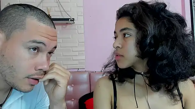 Snapshot of Aronandmoli69 chatting on 06-16-26, 01:22 Aronandmoli69 online show from 06-16-26, 01:22