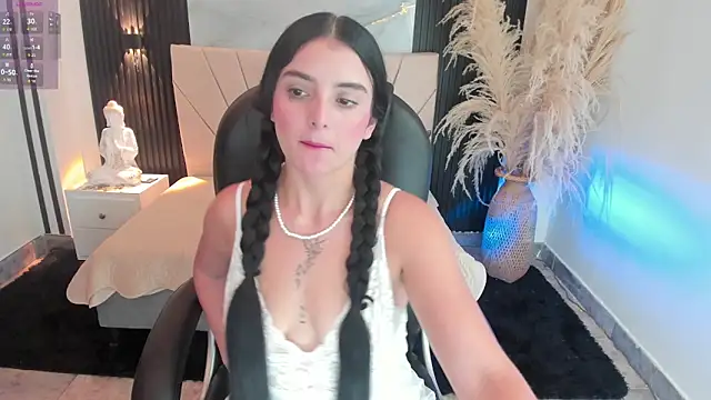 Snapshot of DOMINIKA_LOVY chatting on 05-28-26, 06:58 DOMINIKA LOVY online show from 05-28-26, 06:58