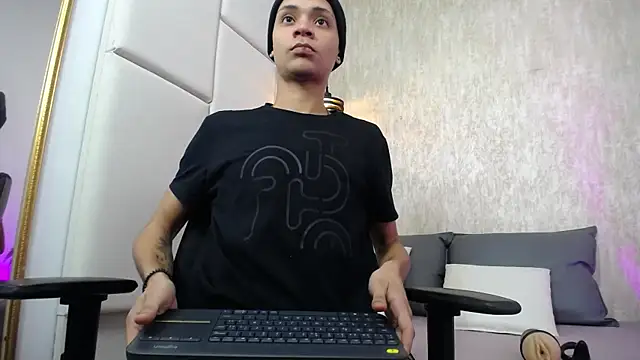 Axel marcus online show from 04-17-26, 07:49