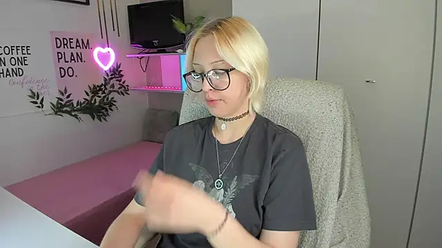 Neko Sora online show from 05-18-26, 10:58