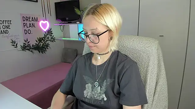 Neko Sora online show from 05-19-26, 01:56