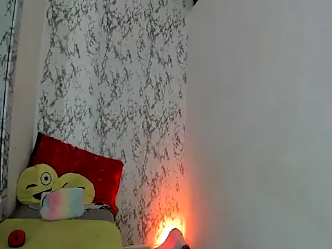 Snapshot of suriFoster chatting on 05-28-26, 06:25 suriFoster online show from 05-28-26, 06:25