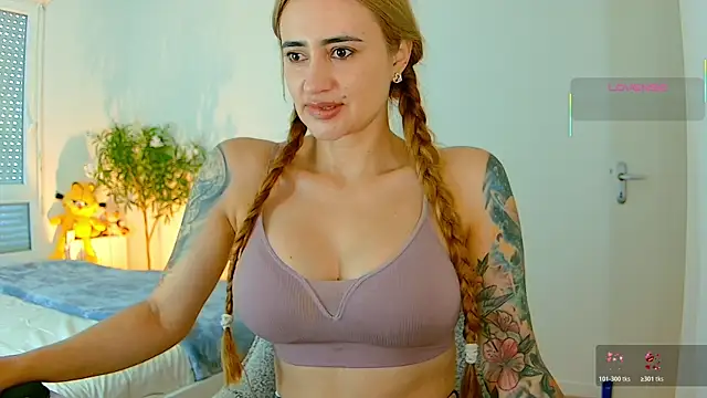 Snapshot of pennyyy_ chatting on 07-10-26, 02:28 pennyyy online show from 07-10-26, 02:28