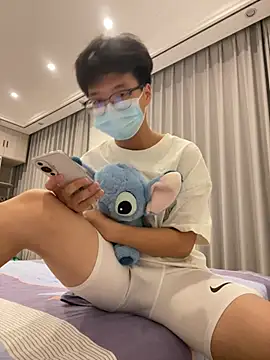 Snapshot of Yalotutu chatting on 06-25-26, 03:28 Yalotutu online show from 06-25-26, 03:28