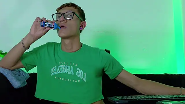 Snapshot of Damian_nix chatting on 04-14-26, 05:23 Damian nix online show from 04-14-26, 05:23