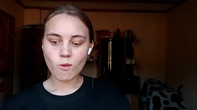 RoxanneStuard online show from 04-22-26, 12:01