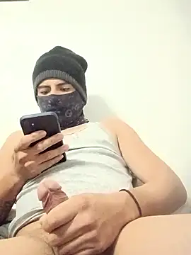 Snapshot of joshe40 chatting on 04-13-26, 01:37 joshe40 online show from 04-13-26, 01:37