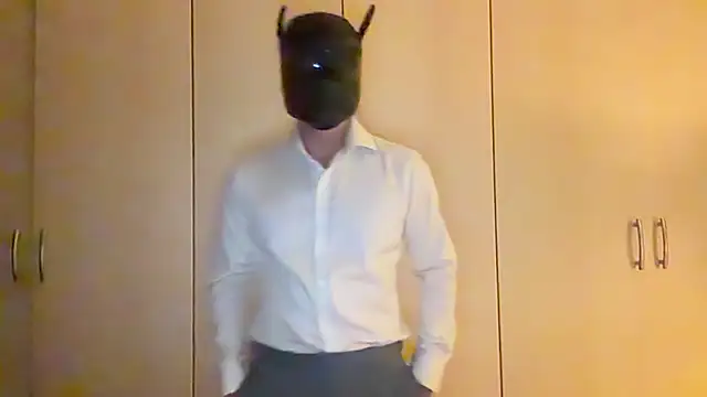 Snapshot of EastHunter chatting on 04-14-26, 01:38 EastHunter online show from 04-14-26, 01:38