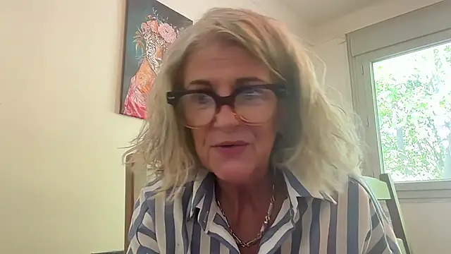 Snapshot of NaughtyMonicaUK chatting on 05-10-26, 07:34 NaughtyMonicaUK online show from 05-10-26, 07:34