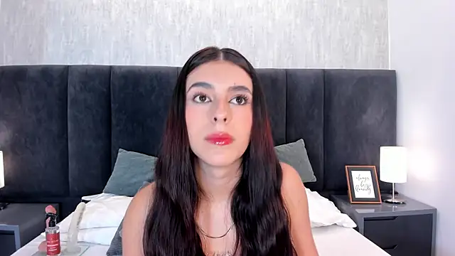 Snapshot of miaa_Lind chatting on 06-14-26, 04:25 miaa Lind online show from 06-14-26, 04:25
