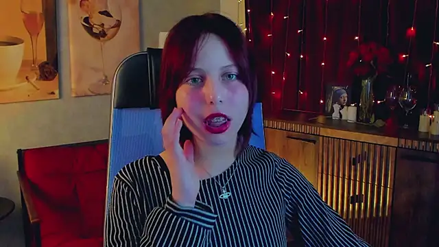 Snapshot of VivienneHebert chatting on 05-10-26, 10:08 VivienneHebert online show from 05-10-26, 10:08