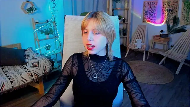 Snapshot of VivienneHebert chatting on 04-24-26, 12:29 VivienneHebert online show from 04-24-26, 12:29