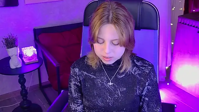 Snapshot of VivienneHebert chatting on 07-17-26, 09:39 VivienneHebert online show from 07-17-26, 09:39
