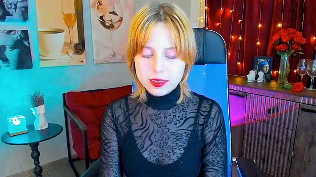Snapshot of VivienneHebert chatting on 04-29-26, 09:57 VivienneHebert online show from 04-29-26, 09:57