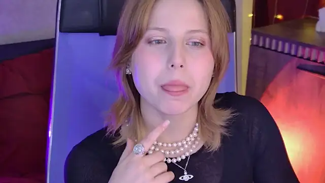 Snapshot of VivienneHebert chatting on 06-26-26, 12:44 VivienneHebert online show from 06-26-26, 12:44