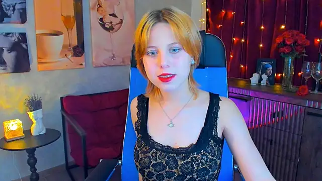 Snapshot of VivienneHebert chatting on 04-30-26, 10:22 VivienneHebert online show from 04-30-26, 10:22