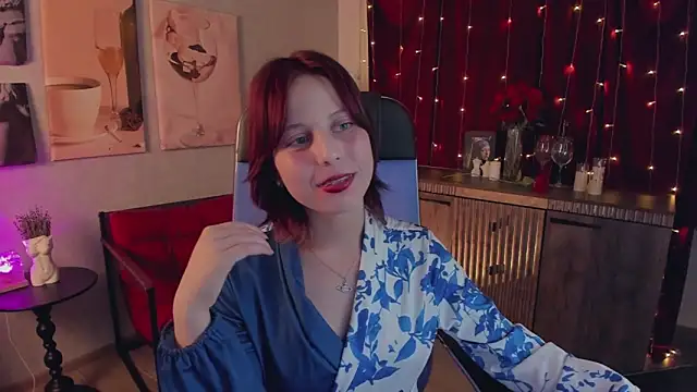 Snapshot of VivienneHebert chatting on 05-11-26, 02:45 VivienneHebert online show from 05-11-26, 02:45