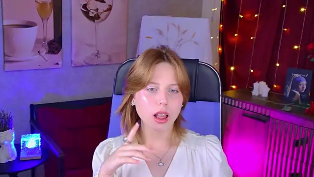 Snapshot of VivienneHebert chatting on 06-20-26, 09:25 VivienneHebert online show from 06-20-26, 09:25