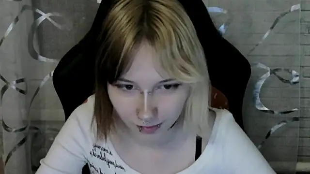 Snapshot of Vi_Nika chatting on 04-19-26, 06:10 Vi Nika online show from 04-19-26, 06:10