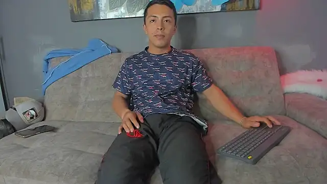 LeoVargasHot online show from 04-18-26, 01:19