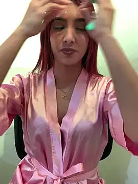 Snapshot of miss_carly chatting on 05-18-26, 02:01 miss carly online show from 05-18-26, 02:01