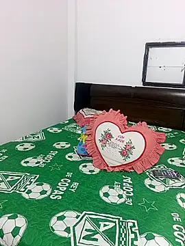 LuluDream online show from 05-05-26, 01:25