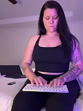 kittyykat767 online show from 04-15-26, 02:28