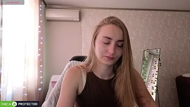 Snapshot of Your_Emily25 chatting on 07-10-26, 01:05 Your Emily25 online show from 07-10-26, 01:05