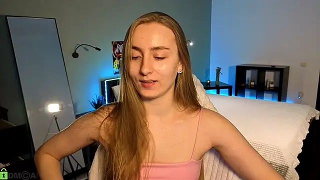Your Emily25 online show from 05-11-26, 08:05
